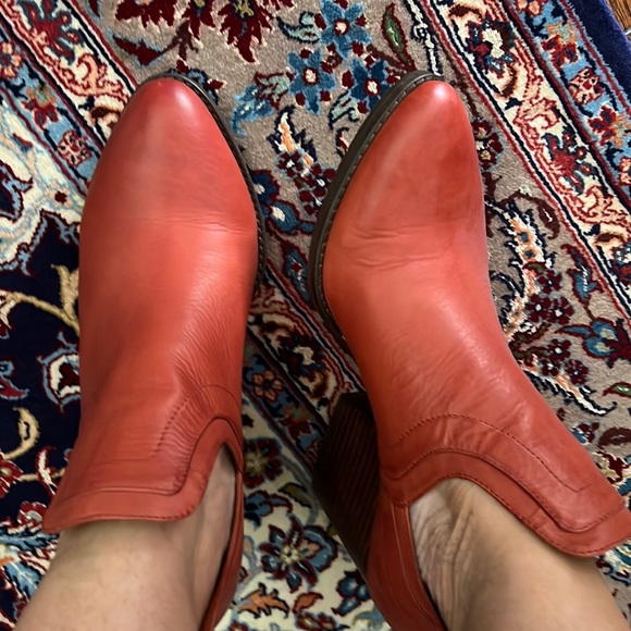 Anthro Silent D cut out booties in terracotta leather GORGEOUS! Size 40 Like new - Picture 5 of 14